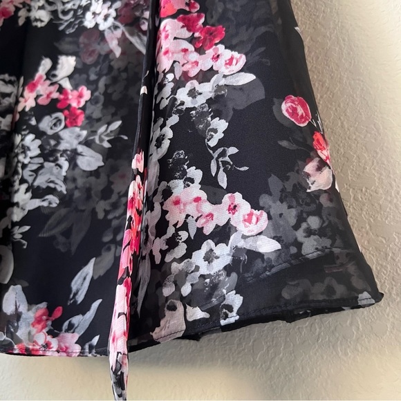 White House Black Market Bow Tie Printed Black Pink Floral Halter Top, size 6P - Picture 7 of 14